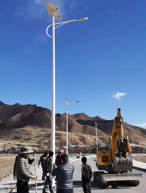 甘南碌曲10米曲麻莱太阳能路灯项目