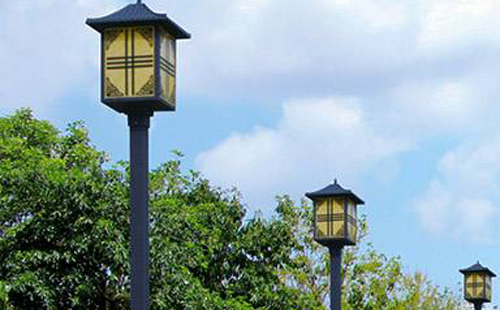 曲麻莱庭院灯安装间距与布灯设计全解析