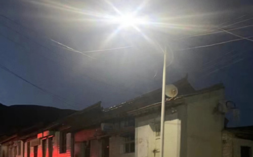 农村院子里最适合的曲麻莱太阳能路灯亮度与安装要点