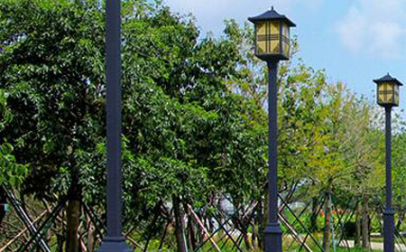 太阳能曲麻莱庭院灯价格为何差三倍？关键看这几点